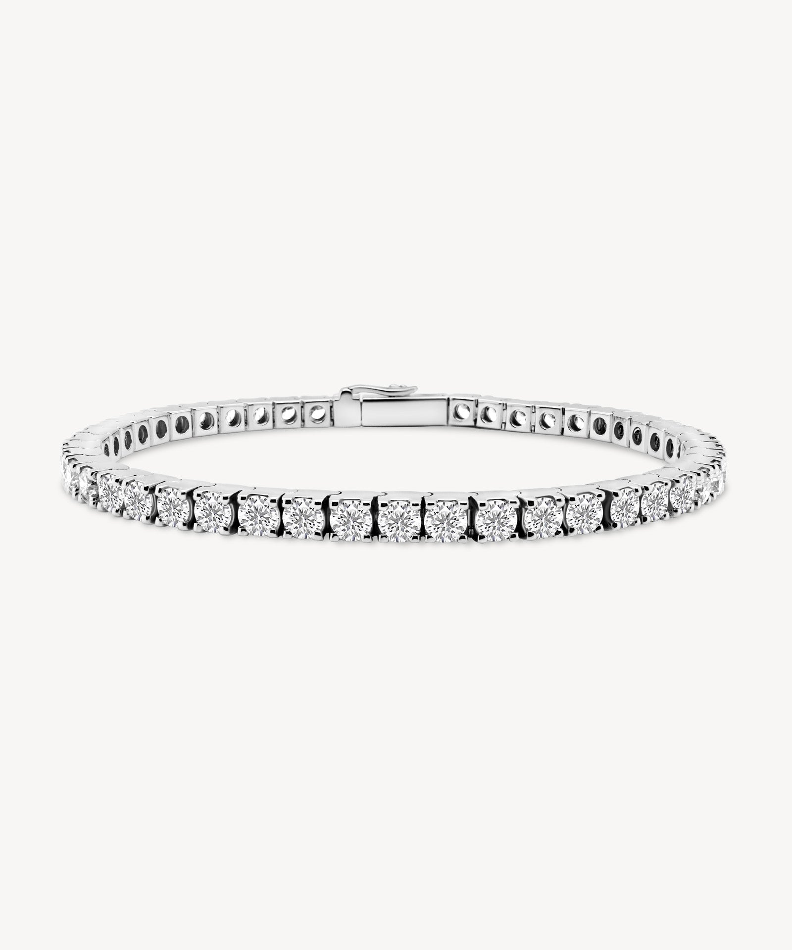 Round Cut Diamond Tennis Bracelet in Heavy Gold Setting