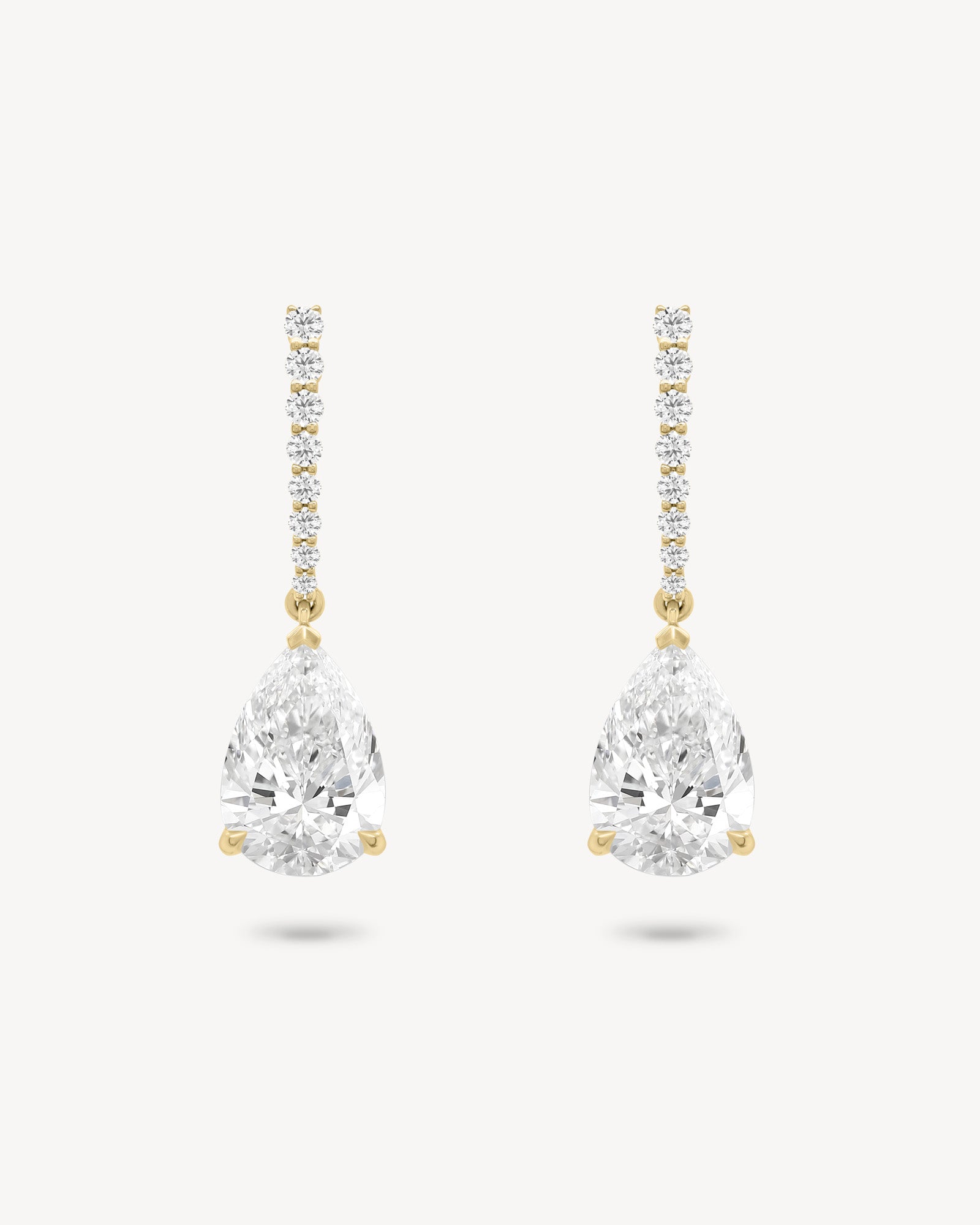 Pear cut diamond drop earring in yellow gold