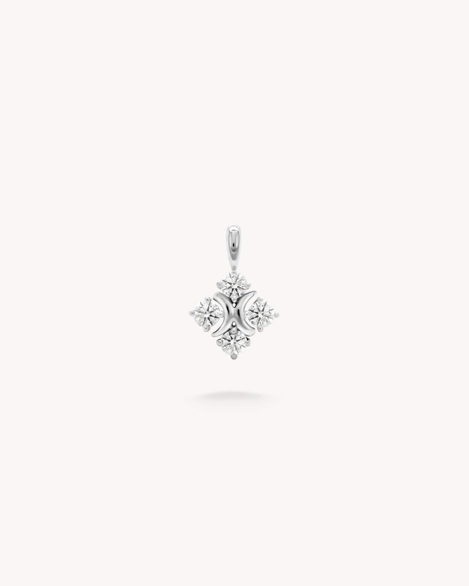 XO diamond pendant in white gold